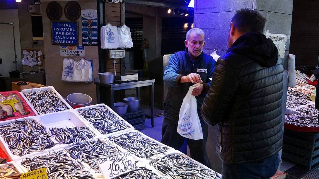 O kentte hamsinin kilosu 50 TL'ye kadar düştü! Fiyatı gören kasa kasa alıyor 7